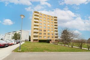 Nabídka přes realitního makléře Brno: Prostorný byt 3+1 se dvěma sklepy a balkónem, Brno Kohoutovice 12