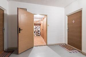 Nabídka přes realitního makléře Brno: Prostorný byt 3+1 se dvěma sklepy a balkónem, Brno Kohoutovice 7