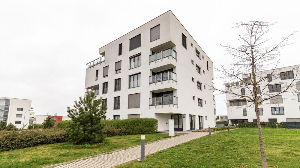 Nabídka přes realitního makléře Brno: Pronájem bytu 2kk s parkovacím místem