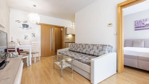 Byt 2KK ve velmi klidné lokalitě s vlastní zahradou - #3