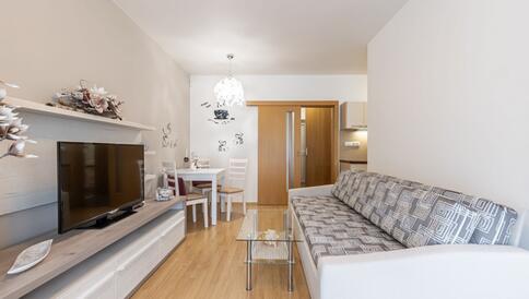 Byt 2KK ve velmi klidné lokalitě s vlastní zahradou - #9