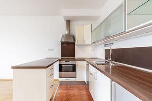 Nabídka přes realitního makléře Brno: Pronájem bytu 2+KK s parkovacím stáním Česká u Brna 1