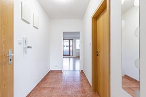 Nabídka přes realitního makléře Brno: Pronájem bytu 2+KK s parkovacím stáním Česká u Brna 4