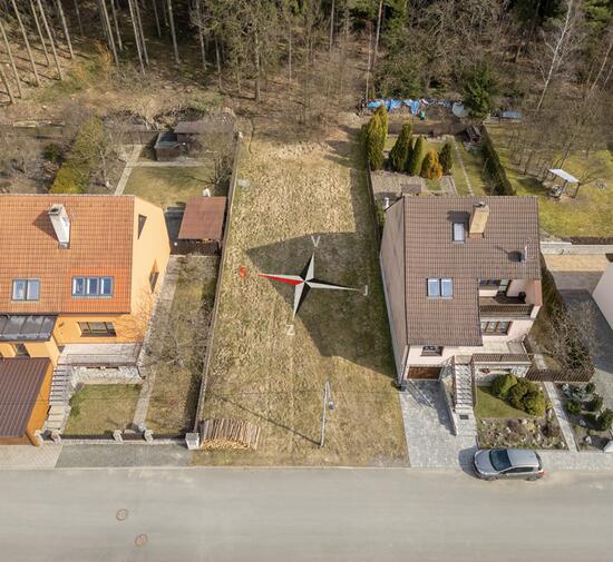 Nabídka přes realitního makléře Brno: Prodej pozemku o výměře 499m2 v Ostrově u Macochy 1
