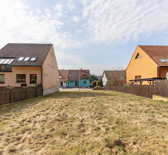 Nabídka přes realitního makléře Brno: Prodej pozemku o výměře 499m2 v Ostrově u Macochy 4