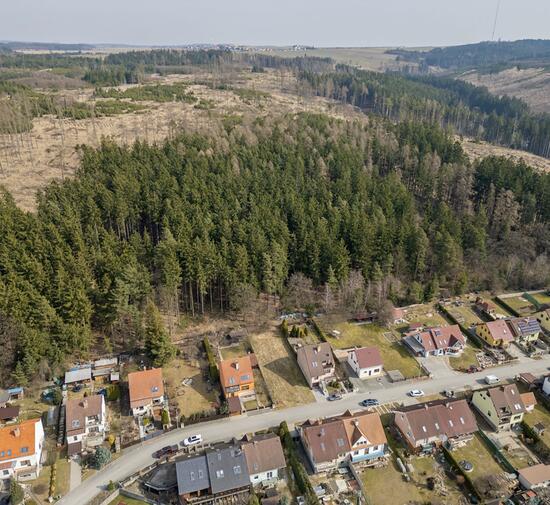 Nabídka přes realitního makléře Brno: Prodej pozemku o výměře 499m2 v Ostrově u Macochy 5
