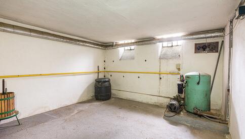 Prostorný rodinný dům o rozloze 120 m2 z časů poctivé výstavby - #18
