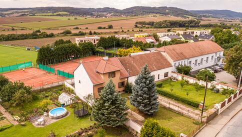 Prostorný rodinný dům o rozloze 120 m2 z časů poctivé výstavby - #1