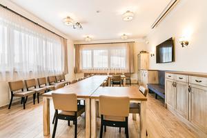 Nabídka přes realitního makléře Brno: Administrativní budova a skladovací/výrobní haly Borek u Českých Budějovic 8